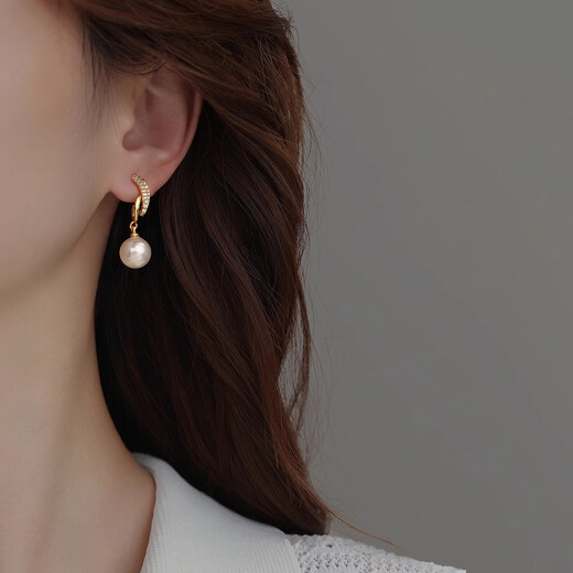 Qi Xiaomi and Liu Yifei's same style pearl earrings for women, light luxury niche high-end temperament earrings 2025 new imitation pearl earrings, a pair of super flash pearl earrings