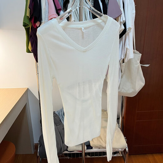 Camiseta de manga larga con protector solar hueco de verano del mismo estilo de Ran Yilan para mujer a principios de otoño nueva camisa con cuello en V delgada y espalda con fugas top de fondo fino 7371 Verde XL