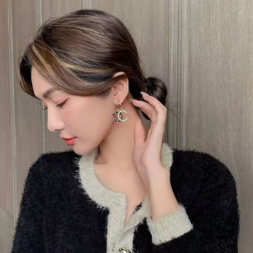 Mengke earrings Xiaoxiangfeng 2025 early spring new double C diamond earrings niche light luxury style fashion earrings gift pink-double C