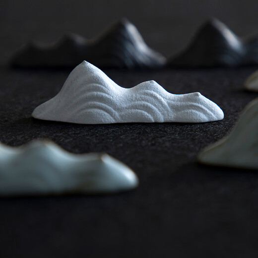 Ni Zhier Japanese-style chopstick rest cutlery holder creative hill chopstick rest original design Chinese ceramic pen holder spoon holder chopsticks chopsticks mountain-shaped chopstick rest matte black set (4 pieces)