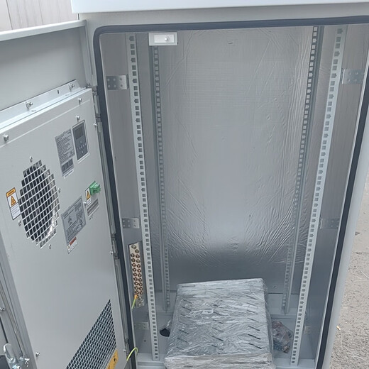 Outdoor cabinet with air conditioning power supply cabinet dustproof and waterproof customization 750*1700 stainless steel base station 2100 constant temperature 650*650*1200*1500W air conditioning Default 1