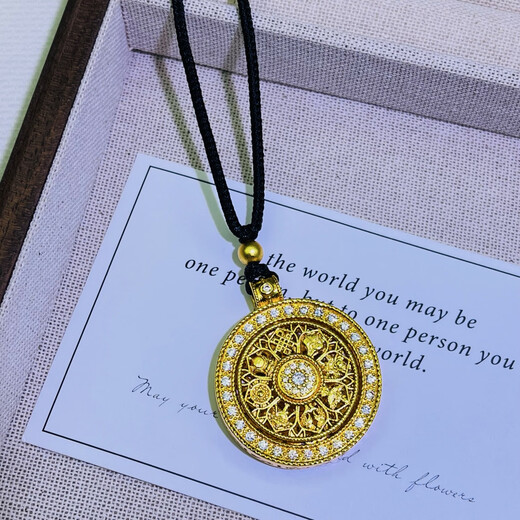 The same style of the gold store, the auspicious rotatable eight-treasure compass pendant necklace with diamonds and sand gold, the most popular Valentine's Day gift for Internet celebrities, the eight-treasure compass pendant + gold beads and black rope