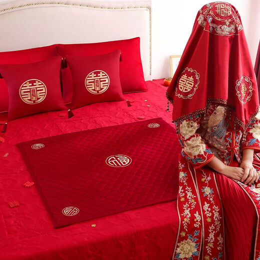 La novia casada se sienta en una colchoneta de suerte con un bordado de cien bendición rojo más gran joya de alegría con un niño pequeño temprano y el niño noble se casa y presiona la cama con una estera afortunada. Good Mat tiene la bendición de llegar a casa en una estera de suerte con un bordado de borde dorado_9898cm