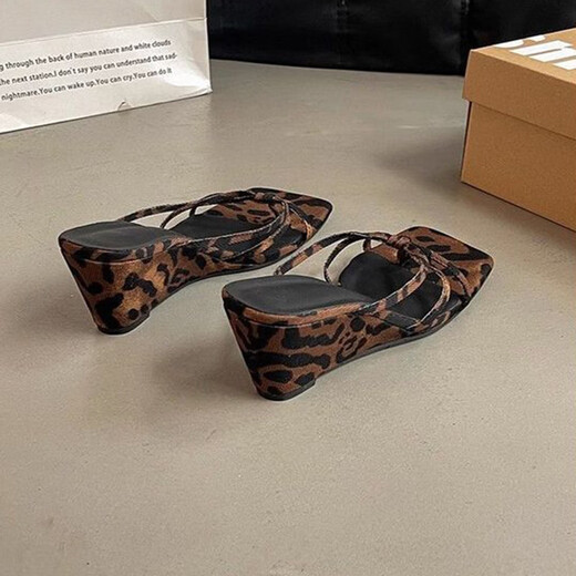 Zhenxi French Leopard Print Talons Sandales Portez de nouvelles chaussures d'été Clip-on Sandales à talons à talons français Sandales Leopard Print 6cm 37