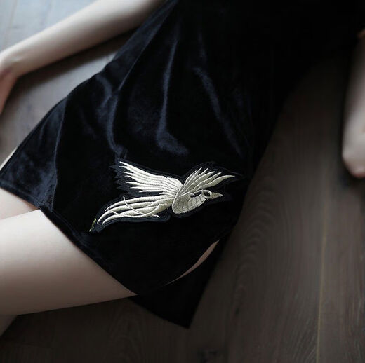 Velvet cheongsam pajamas for women winter 2022 new sexy and interesting girl suit underwear plus size stunner velvet embroidered cheongsam thong M 90--118Jin Jin is equal to 0.5 kg