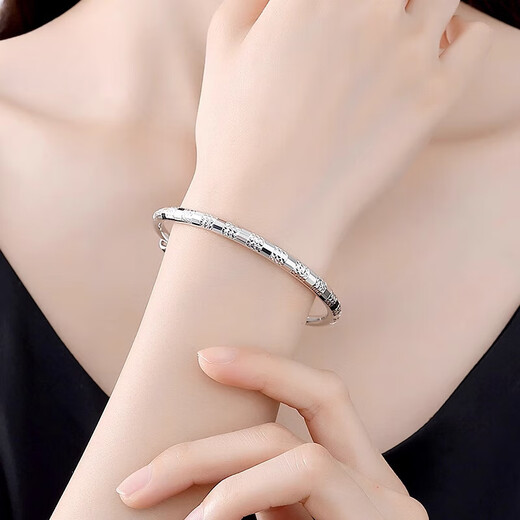 Tan Jin's new pt950 platinum push-pull bracelet, women's fine platinum square horse buckle semi-solid bracelet. All Specifications are based on the actual weight. If the weight is higher, the amount will be refunded.