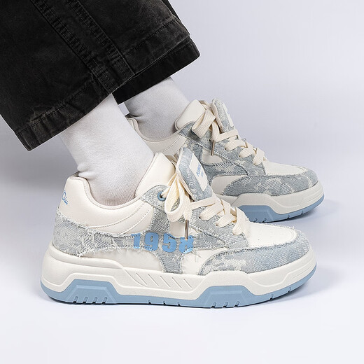 Chaussures mondiales d'épaisses pour hommes en été augmente la hauteur 2025 Nouvelles chaussures de chaussures pour hommes respirantes décontractées et polyvalentes pour hommes