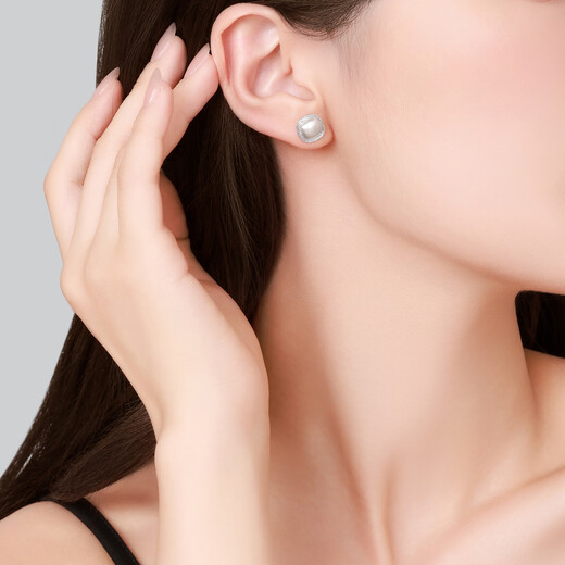 Chao Acer Bo Ya Fangyuan platinum earrings for women PT950 earrings brushed geometry as a gift for your girlfriend, priced at 290 yuan, 2.2g, one pair (free silicone ear plugs)