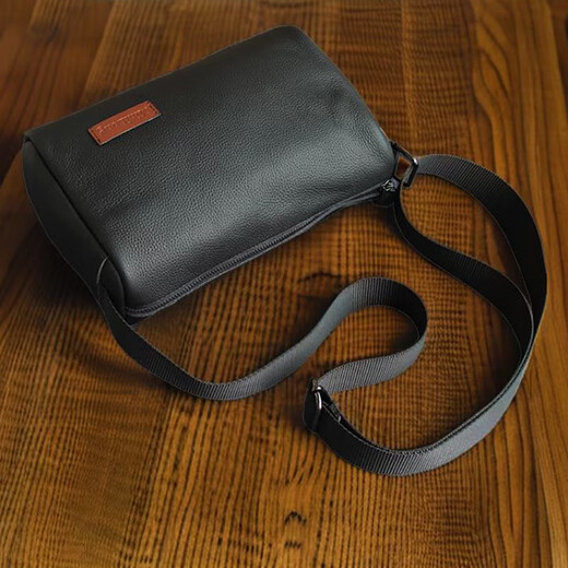 Cosmickindred echte Leder -Cross -Body -Tasche kleine Tasche Kopfschicht Kowide Pendeln Herrenbeutel Trendy Mode Herren große Kapazität Jugendumbeltasche Frauen 9892 Cowide Kissenbeutel