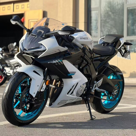 Chunfeng de segunda mano 675SR-S de tres cilindros de tres cilindros, autos de agua, carreras de autos de agua, Qianjiang QJ Race 800 Race 921 Motorcycle White