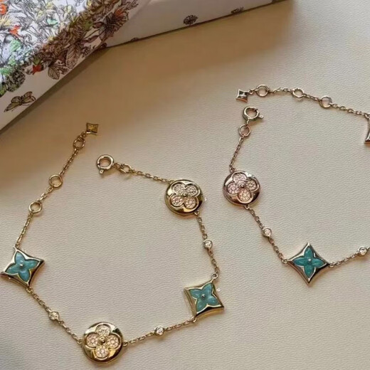 Fat Donglai's same 18k gold bracelet, four-leaf clover girlfriend's diamond-shaped 18k rose gold clover four-flower diamond high version, rose gold, diamond-shaped four-flower bracelet, pink shell 19.5cm