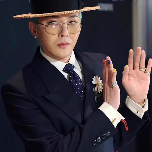 BJYL Quan Zhilong's same style small daisy sunflower brooch men's high-end fashion all-match pins clothes corsage accessories Daisy brooch-gift box