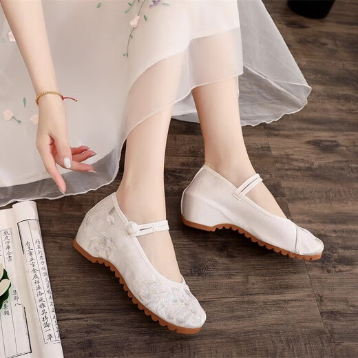 
Fujian Chinese style plain embroidered shoes old Beijing cloth shoes women's soft sole height-enhancing tea clothes shoes retro cheongsam shoes Hanfu shoes 36