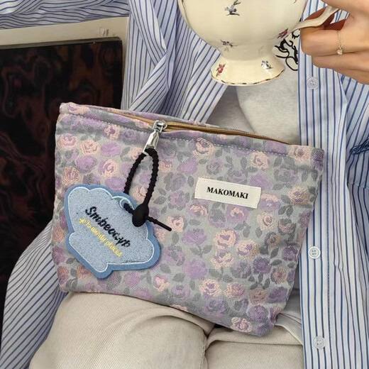 Early Spring 2025 New Purple Grape Niche Cosmetic Bag Portable Skin Care Product Storage Bag Outing Toilet Bag Huahua Cosmetic Bag (No Pendants)