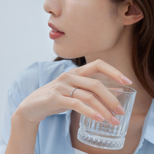 Lukfook Jewelry Platinum 950 three-sided crushed ice platinum ring as a gift, price G07P0014DS No. 12 - 2.43 grams (including labor cost 219 yuan)