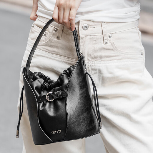 Omto neuer Stil Blätterteig Blütenblattbeutel für Frauen Nischendesign große Kapazität Pendler Umhängetasche für Frauen Tasche Obsidian