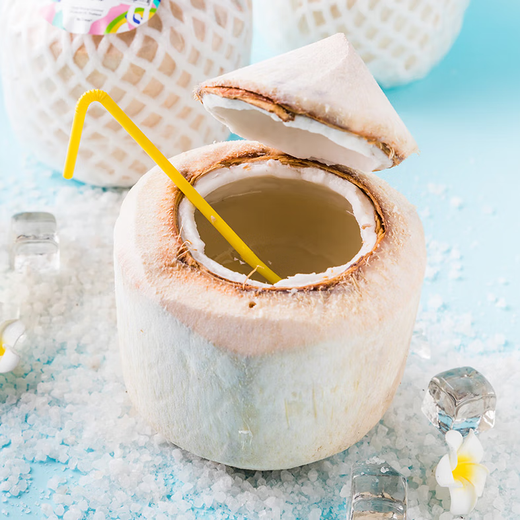 Imported from Vietnam, green coconut single fruit Ao Ying seasonal fresh fruit, free coconut opener and straw, 1 early adopter, single fruit 850g+