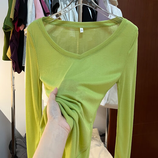 Camiseta de manga larga con protector solar hueco de verano del mismo estilo de Ran Yilan para mujer a principios de otoño nueva camisa con cuello en V delgada y espalda con fugas top de fondo fino 7371 Verde XL