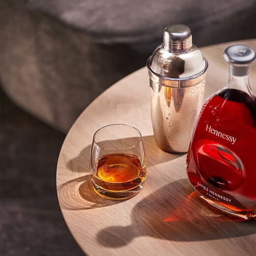 Hennessy James XO Imported from France Cognac Wine and Spirits Good choice for business banquets James XO 1000mL 6 bottles