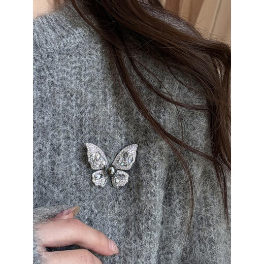 Companion blessing butterfly brooch women's corsage brooch temperament autumn and winter coat small fragrance butterfly black pearl