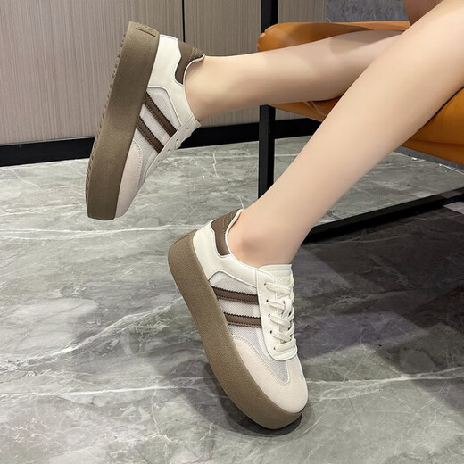 Wasserdichte und beliebte Internet -Promi weiße Schuhe 2025 Sommer neues Netz atmungsaktiven Schuhen für Frauen vielseitiges Brett Freizeitschuhe Mesh Schuhe Beige Brown 38