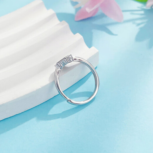 Laomiao platinum ring pt950 four-leaf clover platinum proposal ring ladies model birthday Chinese Valentine's Day gift for girlfriend and wife about 3.86g live ring adjustable