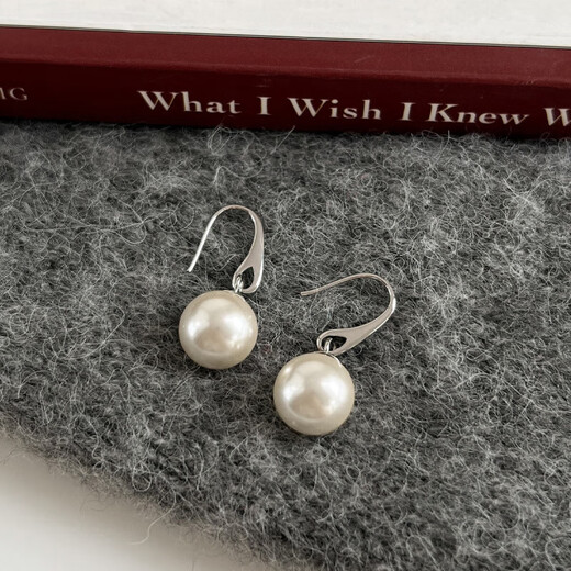 GAUSS CARLER old phoenix natural temperament long pearl earrings for women light luxury face slimming earrings 2025 new explosive long silver pearl earrings of the same style