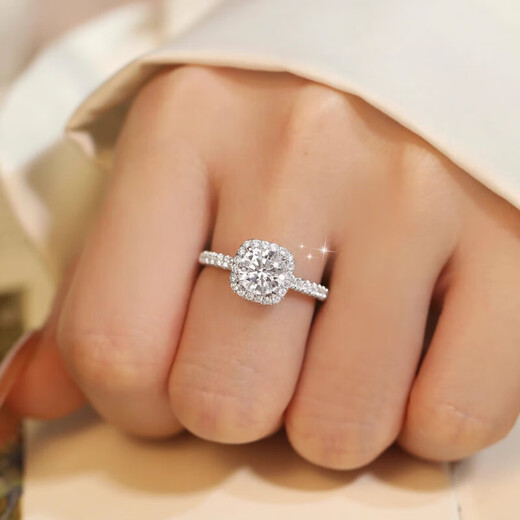 Pt950 platinum square package light luxury full of diamonds moissanite color ring 1 carat proposal wedding gift for girlfriend Square package full of diamonds 1 carat - light luxury model default open style (size can be adjusted)
