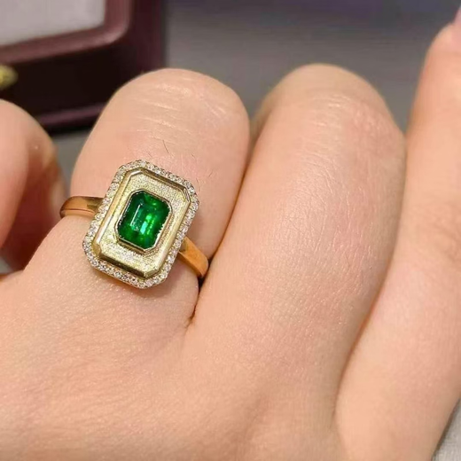 HEEKAIYI Emerald Gemstone Ring for Women 18K Diamond Ring Luxurious Chinese Valentine's Day Birthday Gift for Wife and Girlfriend Selected Emerald Gemstone Ring-1.59 Carat