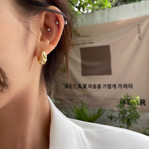 Xiaose girls earrings high-end niche new French retro threaded geometric twist earrings women's fashionable design earrings retro threaded earrings