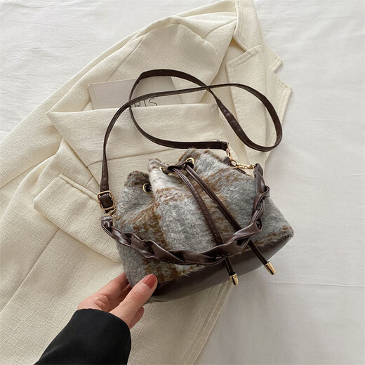 Mujeres retro y moderna nueva bolsa cruzada de un solo hombro de primavera y bolso casual de verano en la bolsa de mujeres de moda