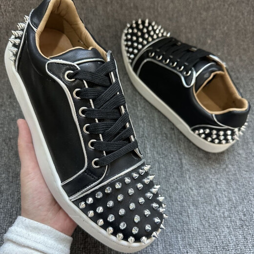 Kuqihao europäische Brettschuhe lässig Schnürfalte Nietschuh neuer rot-solcher Männerschuhe cl trendy modische Schuhe vielseitig 9913 Schwarz 42