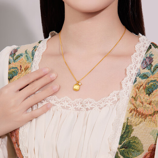 Century Yuan Star Sugar Cube 18K Gold Pendant Brushed Sugar Cube Moissanite Necklace Pendant Fashionable Birthday Gift for Girlfriend