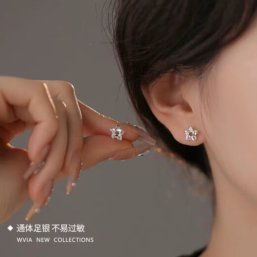Lao Fengxiang earrings for women 99 sterling silver earrings 2025 new light luxury niche high-end girl birthday gift girlfriend L-EZ288 star pure silver earrings + certificate + gift box