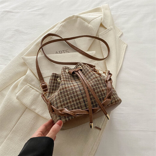 Mujeres retro y moderna nueva bolsa cruzada de un solo hombro de primavera y bolso casual de verano en la bolsa de mujeres de moda
