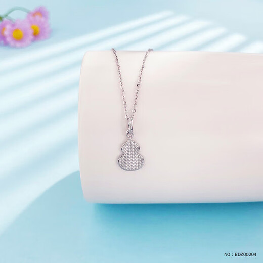 Lao Fengxiang platinum pendant, small daisy, crushed ice gourd pendant, as a birthday gift for girlfriend and wife, platinum jewelry, platinum, about 2.6g