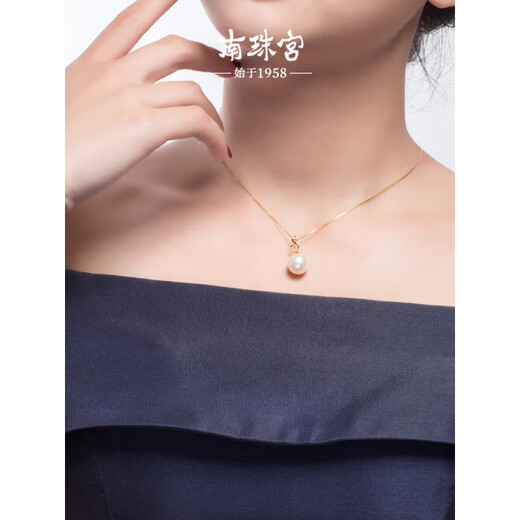 Chinese Valentine's Day gift for girlfriend dolphin 18K gold freshwater pearl pendant necklace inlaid with diamond white round high light clavicle 18K yellow 11-12mm