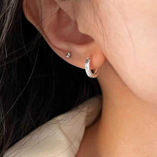 YKINCASL Old Phoenix Sterling Silver 9999 Romantic Flashing Crushed Ice Small Earrings Light Luxury Style White Ear Buckle Women's Design Sterling Silver Crushed Ice Earrings (Pair) Lao Fengxiang Same Style Gift Box