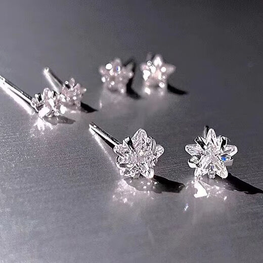 NSYCA Old Phoenix 9999 sterling silver exquisite diamond earrings five-pointed star light luxury niche ins ear piercing earrings earrings for women light luxury star earrings anti-allergic ear piercing old light luxury star small + medium 2 pairs of Lao Feng Xiangtong