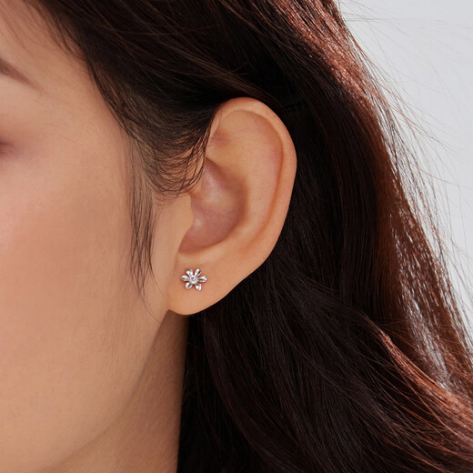 Lukfook Jewelry Platinum 950 Sunflower Platinum Stud Earrings Price HIPTBE0002 Approximately 1.42 grams