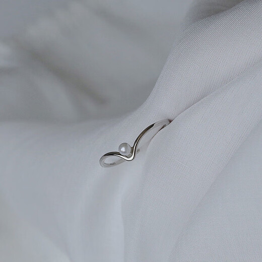 YKINCASL Old Phoenix 9999 sterling silver pearl ring women's style sweet simple niche design index finger ring new thin ring light luxury geometric pearl ring Lao Fengxiang same style gift box