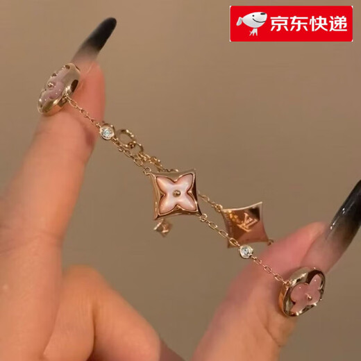 Fat Donglai's same 18k gold bracelet, four-leaf clover girlfriend's diamond-shaped 18k rose gold clover four-flower diamond high version, rose gold, diamond-shaped four-flower bracelet, pink shell 19.5cm