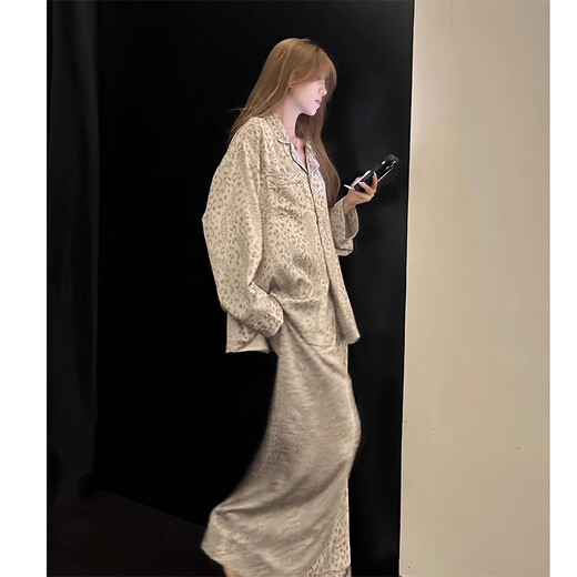 Rencontrez également un pyjamas cool à imprimé haut de gamme coréen à imprimé haut de gamme pour les femmes pour l'automne nouveau pantalon à manches longues de grande taille