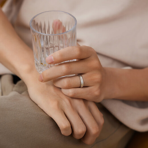 Lukfook Jewelry Platinum 950 Everlasting Platinum Ring Solid Couple Ring for Men and Women Single Price G07TBPR0014 3.36g (including labor cost 302 yuan) Women's model