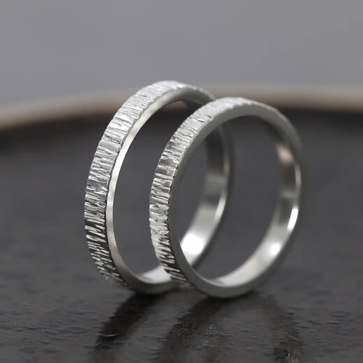 Laomiao silver ring with hammered plain ring for men 999. Hammered plain ring for men with 999 ring. No Specifications.