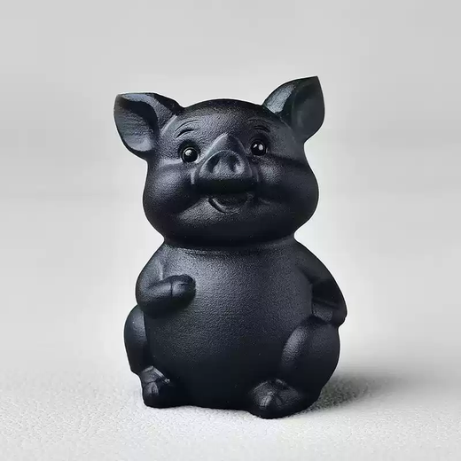 The central shopkeeper's natural obsidian twelve zodiac signs are rat, ox, tiger, rabbit, dragon, snake, horse, sheep, rooster, monkey, dog and pig. The zodiac sign is the lucky pig ornament. Obsidian lucky pig size and height are 6 cm.