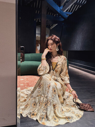 
Sanji Black Flower [Maple Forest Dye] Flower-cutting and woven gold printed Tennis Wasabi Skirt Beibai M