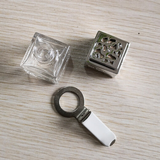 Car air outlet perfume bottle car ornaments air conditioner aromatherapy empty bottle clip car interior accessories creative car accessories rose red lid (air outlet empty bottle)