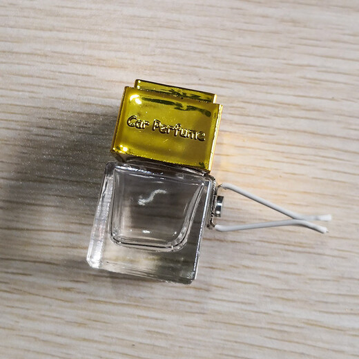 Car air outlet perfume bottle car ornaments air conditioner aromatherapy empty bottle clip car interior accessories creative car accessories rose red lid (air outlet empty bottle)