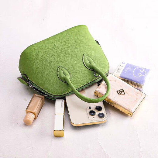 Big-name manufacturer, fashionable and versatile mini shell bag, niche bowling bag, portable crossbody bag, avocado green, large size, length 25*width 10*height 20cm
